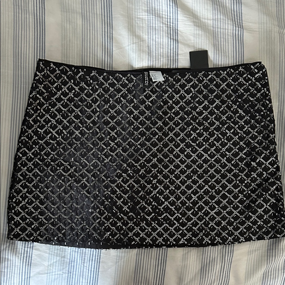 Divided Geometric  Mini Skirt